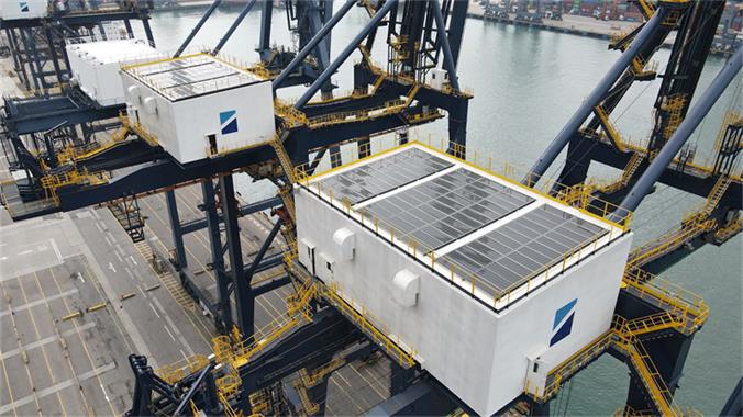 HIT Rolls Out Hong Kong’s First Quay Cranes Equipped with Solar Panels on Top of Machinery House